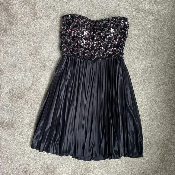 Charlotte Russe Strapless Sequin Bust Black and Pink Fit & Flare Mini Dress M - Picture 1 of 15